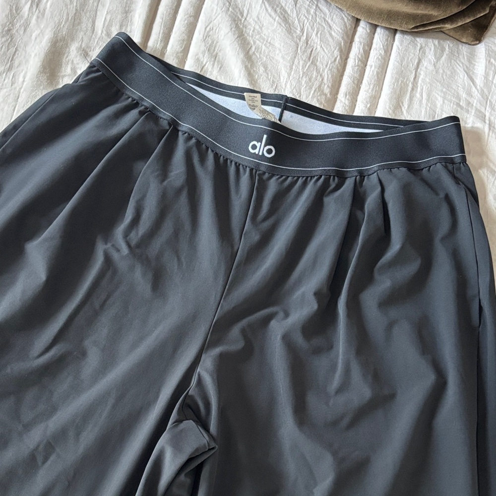 Alo Yoga Suit Up Trouser. Size L